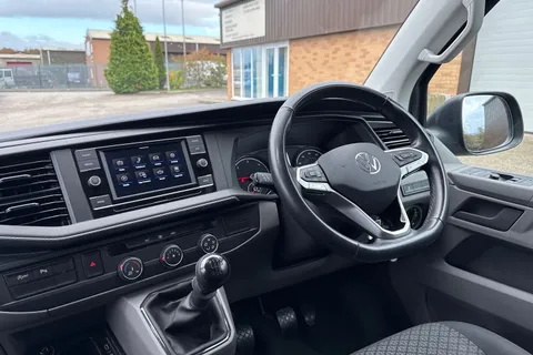 YS22ESY Volkswagen Transporter Shuttle 2.0 TDI 110PS S Minibus Thumbnail #18