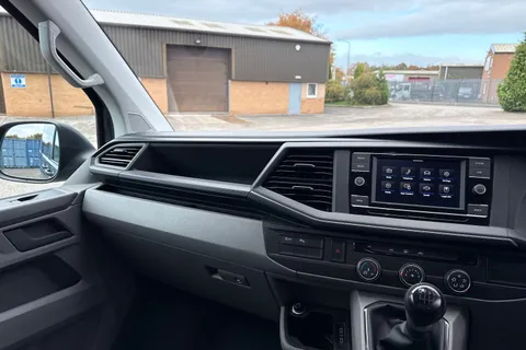 YS22ESY Volkswagen Transporter Shuttle 2.0 TDI 110PS S Minibus Thumbnail #20