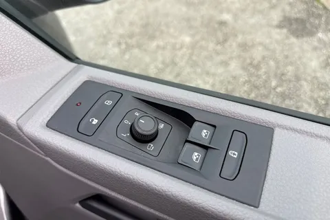 CX74LMO Volkswagen Transporter 2.0 TDI 150 Highline Kombi Van Thumbnail #21