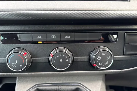 CX74LMO Volkswagen Transporter 2.0 TDI 150 Highline Kombi Van Thumbnail #22