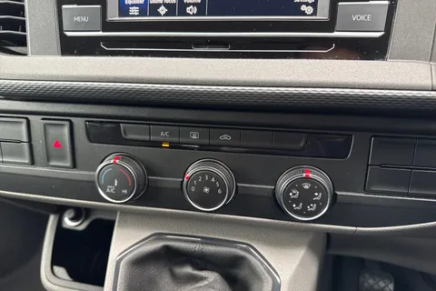 YS22ESY Volkswagen Transporter Shuttle 2.0 TDI 110PS S Minibus Thumbnail #22