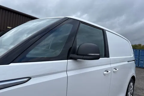 CX75LTN Volkswagen Id. Buzz Cargo Pro 79kWh Commerce Panel Van 5dr Electric Auto (286 ps) Thumbnail #26