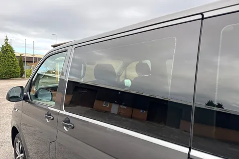 YS22ESY Volkswagen Transporter Shuttle 2.0 TDI 110PS S Minibus Thumbnail #27