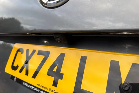 CX74LMO Volkswagen Transporter 2.0 TDI 150 Highline Kombi Van Thumbnail #28