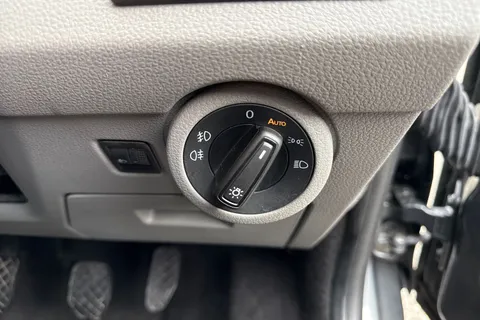 CX74LMO Volkswagen Transporter 2.0 TDI 150 Highline Kombi Van Thumbnail #29