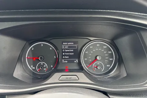 YS22ESY Volkswagen Transporter Shuttle 2.0 TDI 110PS S Minibus Thumbnail #32