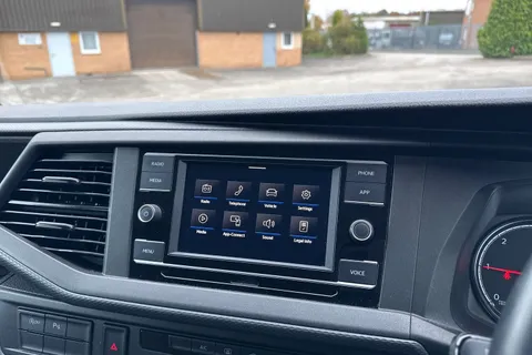 YS22ESY Volkswagen Transporter Shuttle 2.0 TDI 110PS S Minibus Thumbnail #35