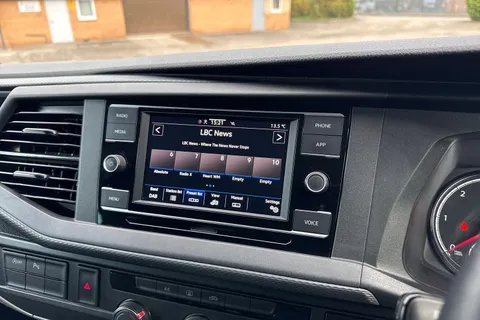 CX74LMO Volkswagen Transporter 2.0 TDI 150 Highline Kombi Van Thumbnail #36