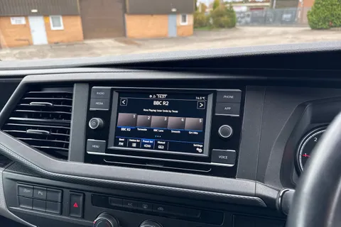 YS22ESY Volkswagen Transporter Shuttle 2.0 TDI 110PS S Minibus Thumbnail #36