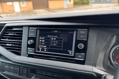 CX74LMO Volkswagen Transporter 2.0 TDI 150 Highline Kombi Van Thumbnail #37