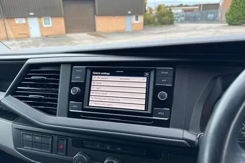 YS22ESY Volkswagen Transporter Shuttle 2.0 TDI 110PS S Minibus Thumbnail #39