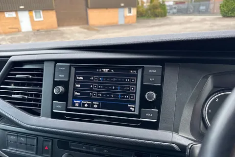 CX74LMO Volkswagen Transporter 2.0 TDI 150 Highline Kombi Van Thumbnail #40