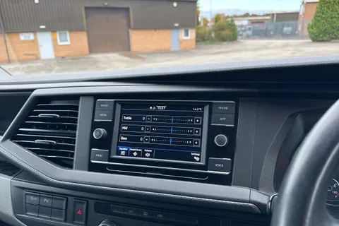 YS22ESY Volkswagen Transporter Shuttle 2.0 TDI 110PS S Minibus Thumbnail #40