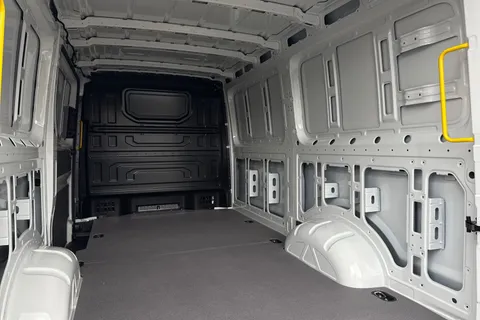 BJ75NXY Volkswagen Crafter 2.0 TDI 163PS HDE Commerce Plus Low Roof Van Auto Thumbnail #42