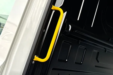 BJ75NXY Volkswagen Crafter 2.0 TDI 163PS HDE Commerce Plus Low Roof Van Auto Thumbnail #46