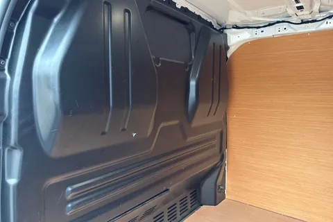 CX25LXT Volkswagen Transporter 2.0 TDI 110 Commerce Plus Van Thumbnail #27