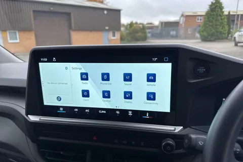 CX25LXT Volkswagen Transporter 2.0 TDI 110 Commerce Plus Van Thumbnail #35