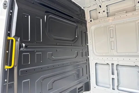 CX75KDO Volkswagen Crafter 2.0 TDI 140PS Commerce High Roof Van Thumbnail #27