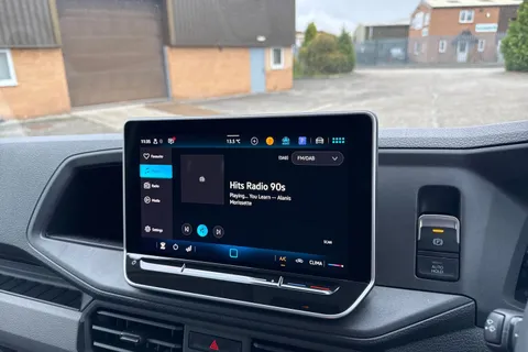 CX75KDO Volkswagen Crafter 2.0 TDI 140PS Commerce High Roof Van Thumbnail #38