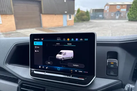 CX75KDO Volkswagen Crafter 2.0 TDI 140PS Commerce High Roof Van Thumbnail #39