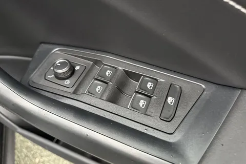  Volkswagen T-Roc 1.5 TSI Black Edition DSG Euro 6 (s/s) 5dr Thumbnail #21