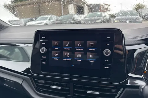  Volkswagen T-Roc 1.5 TSI Black Edition DSG Euro 6 (s/s) 5dr Thumbnail #44