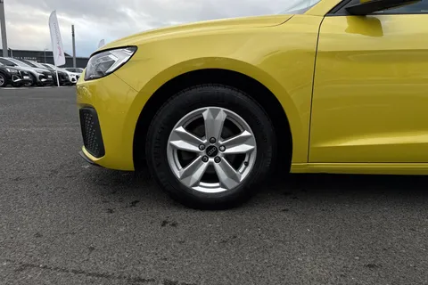 10 of 66 for Audi A1 Technik 25 TFSI 95 PS 5-speed