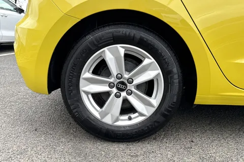 13 of 66 for Audi A1 Technik 25 TFSI 95 PS 5-speed