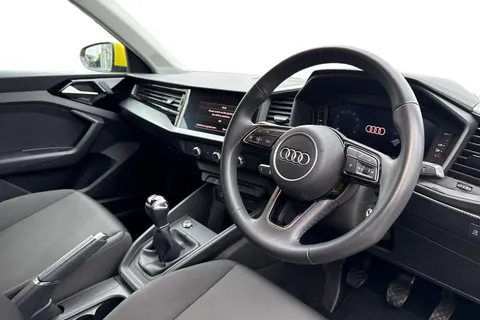 14 of 66 for Audi A1 Technik 25 TFSI 95 PS 5-speed