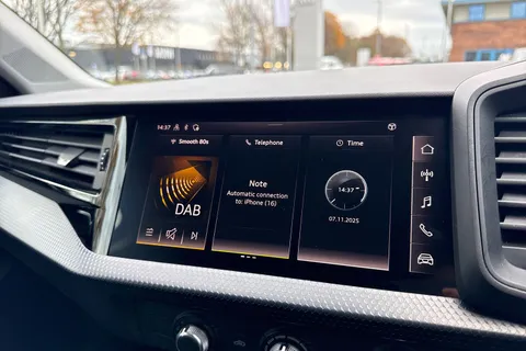 17 of 66 for Audi A1 Technik 25 TFSI 95 PS 5-speed