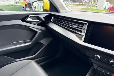 20 of 66 for Audi A1 Technik 25 TFSI 95 PS 5-speed