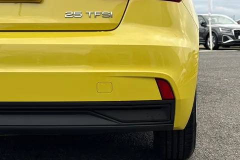 34 of 66 for Audi A1 Technik 25 TFSI 95 PS 5-speed