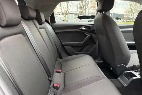 37 of 66 for Audi A1 Technik 25 TFSI 95 PS 5-speed