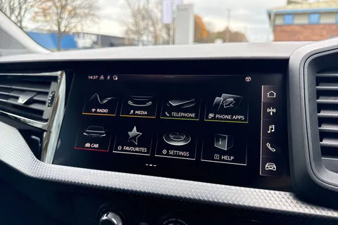 56 of 66 for Audi A1 Technik 25 TFSI 95 PS 5-speed