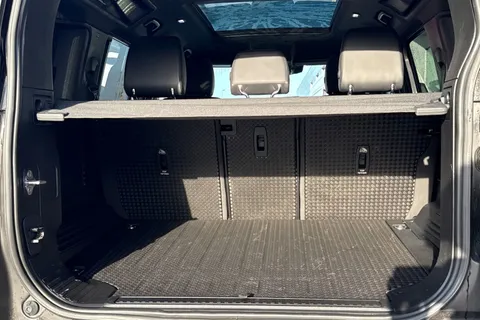 KR23SXE Land Rover Defender 110 3.0 D300 MHEV X-Dynamic SE Auto 4WD Euro 6 (s/s) 5dr Thumbnail #11