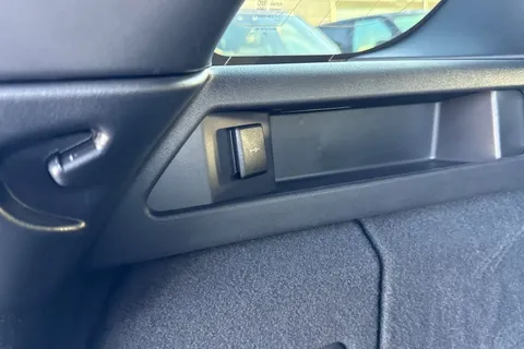 DW25EEX Land Rover Discovery Sport 2.0 D200 Dynamic SE 5dr Thumbnail #29