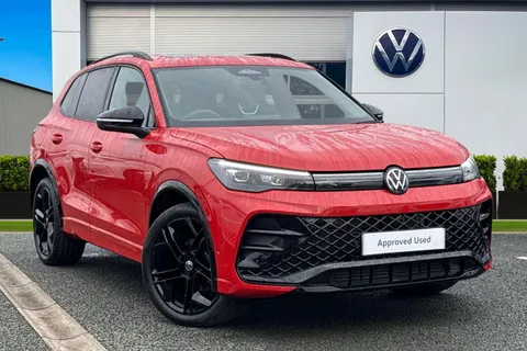 DG25ZJV Volkswagen Tiguan 1.5 eTSI 150 R-Line DSG⭐ Sunroof, Black Pack,  Driver assistance package⭐ Thumbnail #2