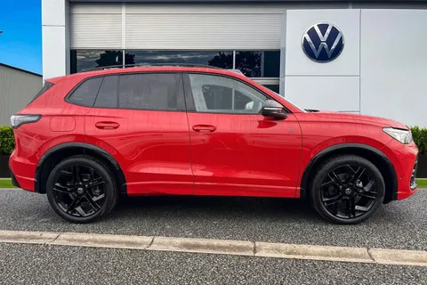 DG25ZJV Volkswagen Tiguan 1.5 eTSI 150 R-Line DSG⭐ Sunroof, Black Pack,  Driver assistance package⭐ Thumbnail #4