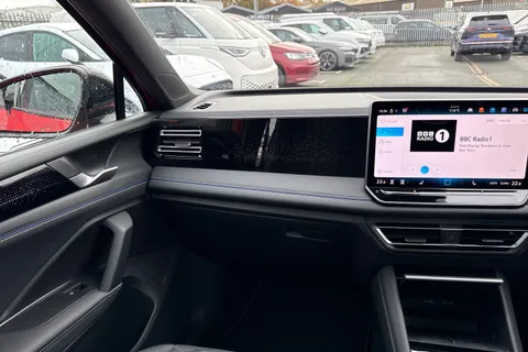 DG25ZJV Volkswagen Tiguan 1.5 eTSI 150 R-Line DSG⭐ Sunroof, Black Pack,  Driver assistance package⭐ Thumbnail #16