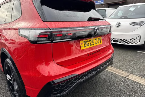 DG25ZJV Volkswagen Tiguan 1.5 eTSI 150 R-Line DSG⭐ Sunroof, Black Pack,  Driver assistance package⭐ Thumbnail #17