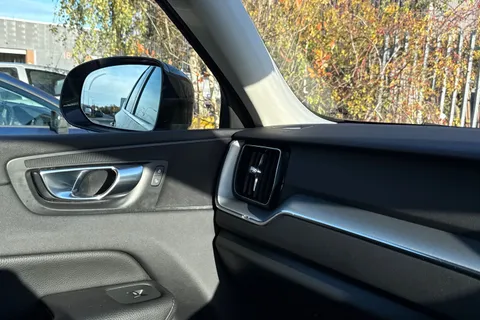 LP69VUB Volvo Xc60 2.0 T4 Edition Auto Euro 6 (s/s) 5dr Thumbnail #30