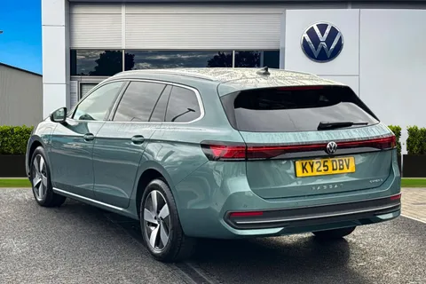 KY25DBV Volkswagen Passat 1.5 TSI eHybrid Life 5dr DSG **INFO PACK + DRIVER ASSIST PACK** Thumbnail #3