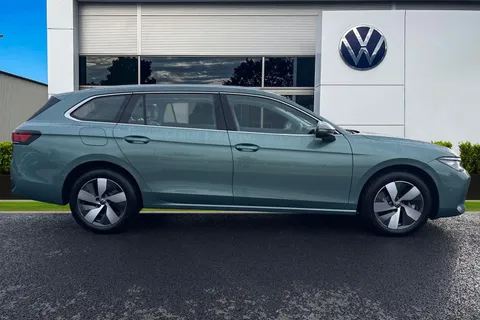 DA25CCZ Volkswagen Passat 1.5 TSI eHybrid Life 5dr DSG **PAN ROOF** Thumbnail #4