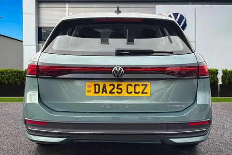 DA25CCZ Volkswagen Passat 1.5 TSI eHybrid Life 5dr DSG **PAN ROOF** Thumbnail #5