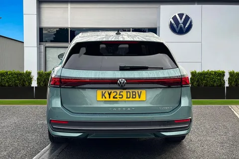 KY25DBV Volkswagen Passat 1.5 TSI eHybrid Life 5dr DSG **INFO PACK + DRIVER ASSIST PACK** Thumbnail #5