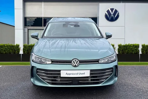 KY25DBV Volkswagen Passat 1.5 TSI eHybrid Life 5dr DSG **INFO PACK + DRIVER ASSIST PACK** Thumbnail #6