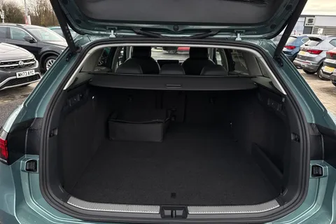 KY25DBV Volkswagen Passat 1.5 TSI eHybrid Life 5dr DSG **INFO PACK + DRIVER ASSIST PACK** Thumbnail #7