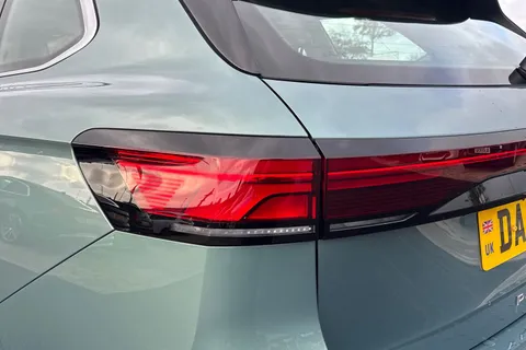 DA25CCZ Volkswagen Passat 1.5 TSI eHybrid Life 5dr DSG **PAN ROOF** Thumbnail #8