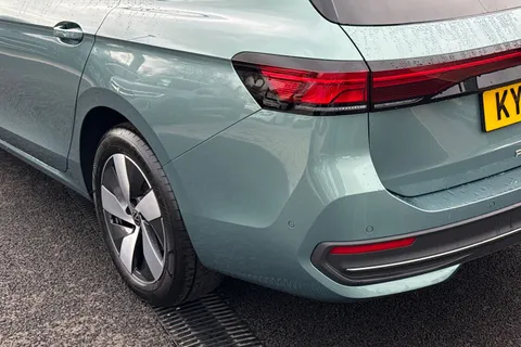 KY25DBV Volkswagen Passat 1.5 TSI eHybrid Life 5dr DSG **INFO PACK + DRIVER ASSIST PACK** Thumbnail #8