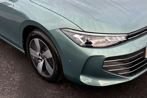 KY25DBV Volkswagen Passat 1.5 TSI eHybrid Life 5dr DSG **INFO PACK + DRIVER ASSIST PACK** Thumbnail #9